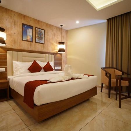Hotel Delight Mumbai Exteriör bild