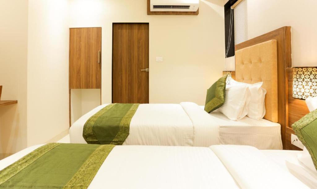 Hotel Delight Mumbai Exteriör bild