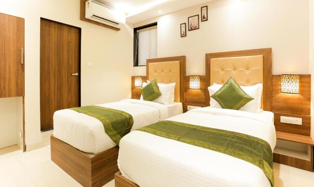 Hotel Delight Mumbai Exteriör bild