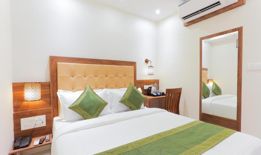 Hotel Delight Mumbai Exteriör bild
