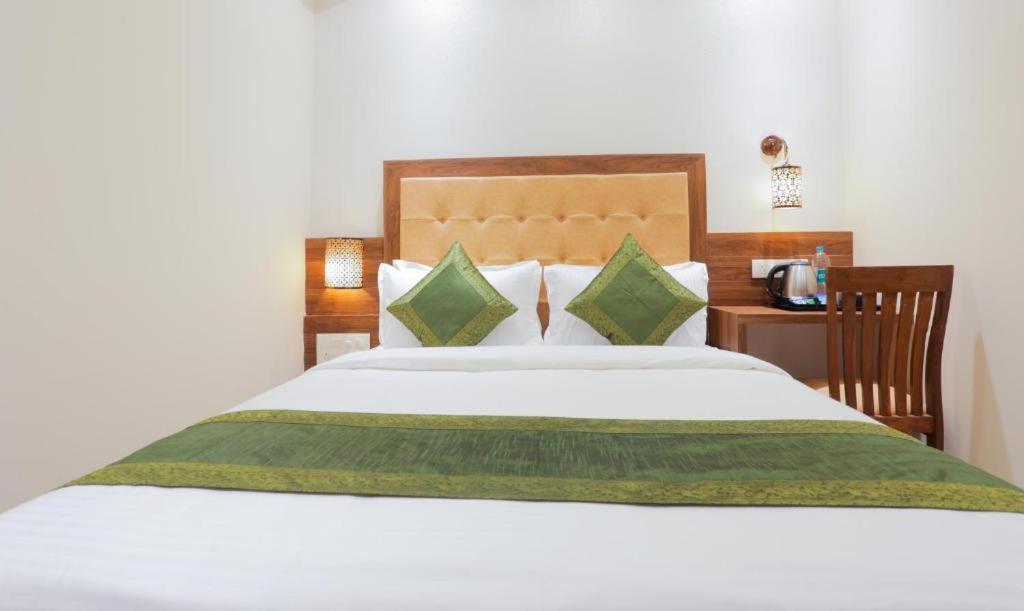 Hotel Delight Mumbai Exteriör bild